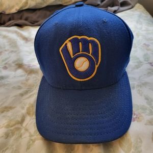 Offical New Era 59Fifty Milwaukee Brewers Hat.